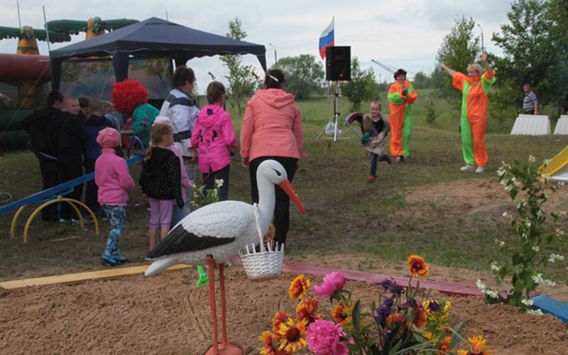 В частном секторе поселка Большое Полпино появился детский городок