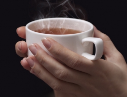 Исследование: Почему опасно пить чай и кофе слишком горячими