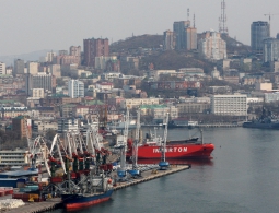 В акватории Владивостока произошел разлив мазута 