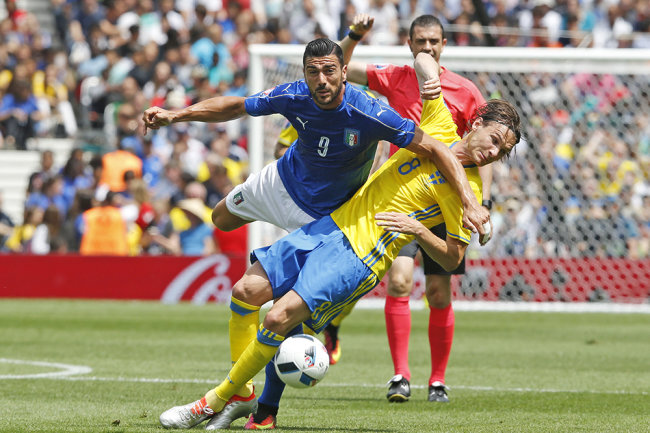 Сборная Италии гарантировала себе выход в плей-офф Евро-2016