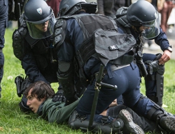 Готовившего атаки на туристов во Франции обвинили в связях с террористами