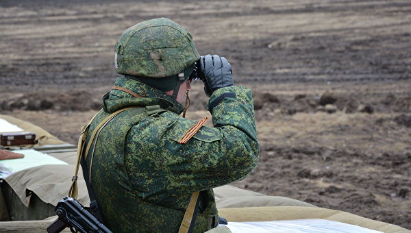 Киев заявил о боестолкновении под Мариуполем, в ходе которого погиб военный