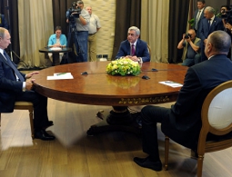 Путин, Саргсян и Алиев договорились  продолжать переговоры по Карабаху