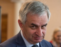 Президент Абхазии поручил МВД обеспечить порядок во время референдума