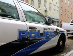 Мужчину с оружием, проникшего в муниципальный центр в Детройте, не нашли