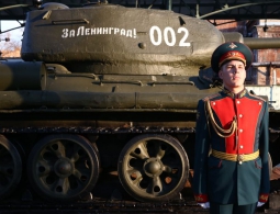 На Дворцовой выставили технику Великой Отечественной войны