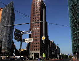 Грюттерс: память о войне с СССР должна оставаться в сознании немцев