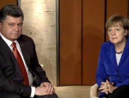 Порошенко и Меркель по телефону обсудили продление санкций против России