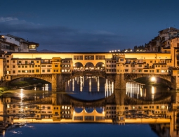 Флорентийцы негодуют из-за планов открыть "Макдоналдс" на Соборной площади