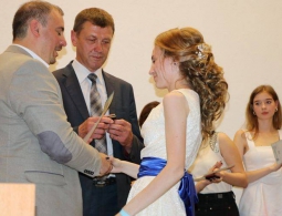 В Брянске золотые медали получат 379 выпускников