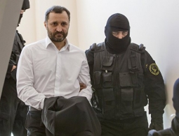 Находящийся под арестом экс-премьер Молдавии Филат прекратил голодовку