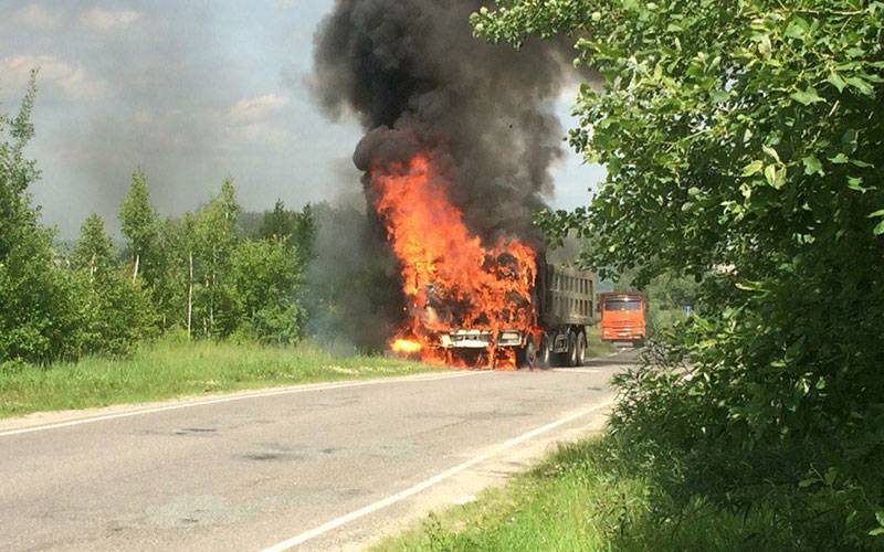 Под Брянском горел грузовик