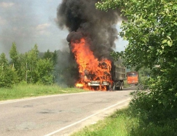 Под Брянском горел грузовик