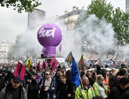 Оппозиция во Франции раскритиковала запрет манифестации профсоюзов