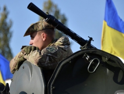 Более трети контрактников армии Украины в 2016 году составили женщины