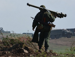 СМИ: украинские силовики в субботу начали обстрел позиций ополченцев в ЛНР