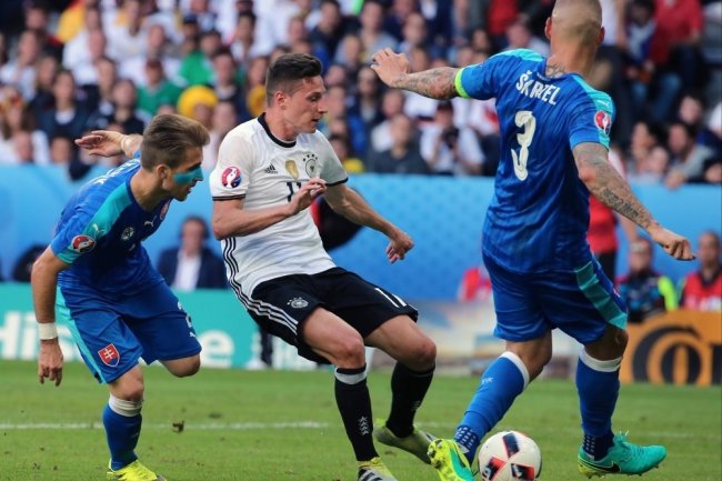Германия разгромила Словакию в 1/8 финала Евро-2016
