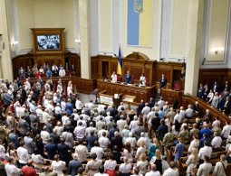 В "Оппозиционном блоке" считают, что Украине нужна новая конституция