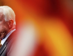 Сенатор Маккейн посетит Пакистан, где может обсудить поставки F-16