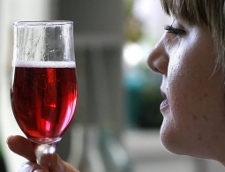 Эксперт: потребление вина в мире растет, оно все больше привлекает женщин