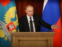 Путин призвал противостоять информационной монополии западных СМИ