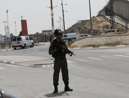 В израильском городе Нетании неизвестный ранил ножом двух человек