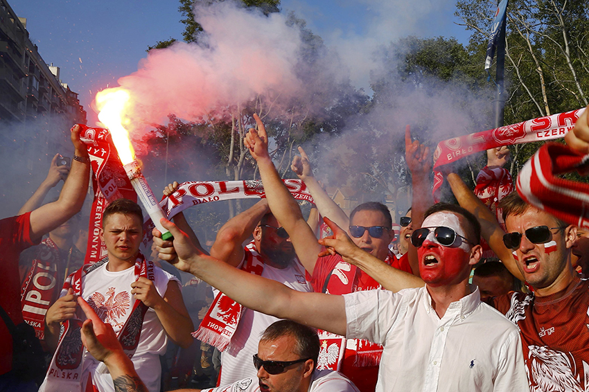Польские фанаты устроили беспорядки в Марселе перед матчем с Португалией 