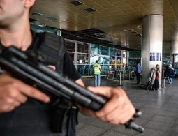 СМИ: стамбульские террористы планировали захват заложников в аэропорту