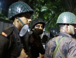 Один из напавших на ресторан в Дакке боевиков схвачен при штурме