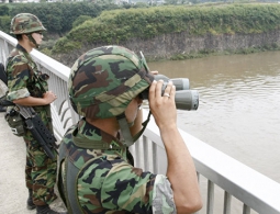 Южная Корея следит за КНДР на случай "провокаций" в день стратегических сил