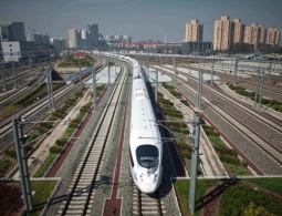 В Китае из-за дождей был нарушен график движения более 100 поездов