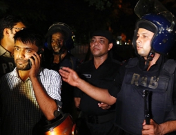 В Бангладеш почтили память жертв теракта в Дакке