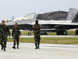 Токио и Вашингтон договорились пересмотреть соглашение о статусе войск США