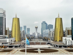 Родителям миллионного жителя Астаны подарили квартиру