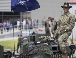 Генсек НАТО: вопрос о сроках пребывания канадских войск в Европе открыт