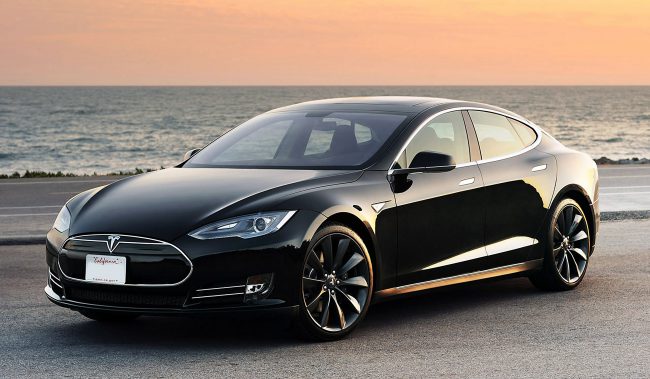 Продажи автомобилей Tesla падают