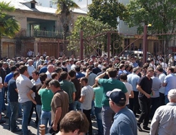 В Абхазии прооперировали пострадавшего при беспорядках сотрудника госохраны