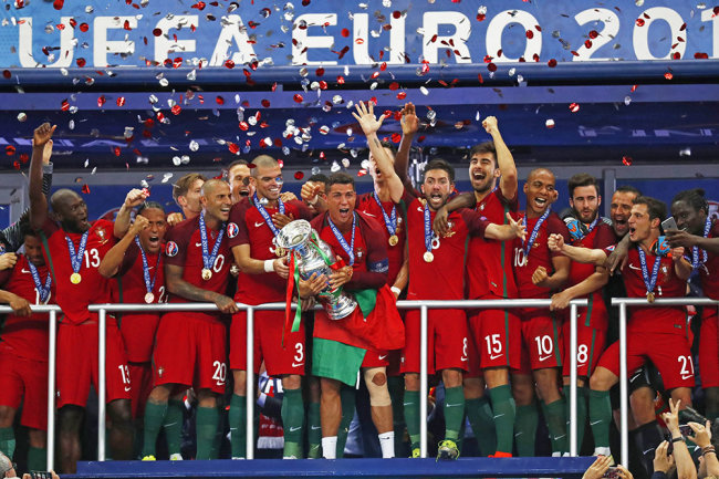 Португальцы впервые стали чемпионами Европы по футболу