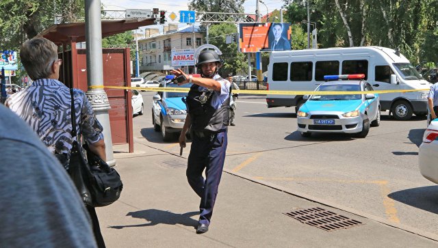 При нападении на отдел полиции в Алма-Ате погибли четыре человека