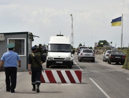 На границе с Украиной мужчина протаранил машину погранотряда