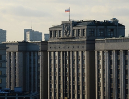 Госдума рассмотрит проект о штрафе за проезд автомобилей по газонам