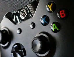 Продажи приставок Xbox One снизились, но Microsoft не отчаивается