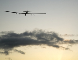 Самолет Solar Impulse 2 вылетел в конечную точку кругосветного путешествия