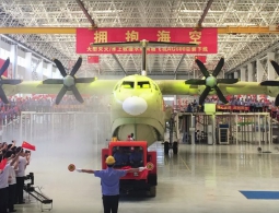 Китай представил крупнейший в мире гидросамолет