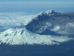 Геологи: на Аляске началось извержение вулкана Павлова