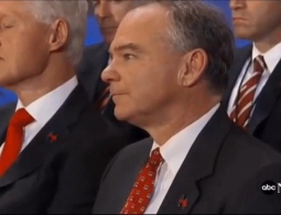 Трамп уличил Билла Клинтона в том, что тот заснул во время выступления жены