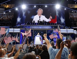 WSJ: Клинтон заподозрили в помощи российской оборонке через "Сколково"