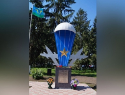В Погаре открыли первый в Брянской области памятник десантникам