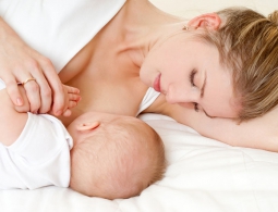 Грудное вскармливание полезно для развития интеллекта у детей