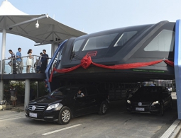 В Китае прошли тестовые испытания портального автобуса